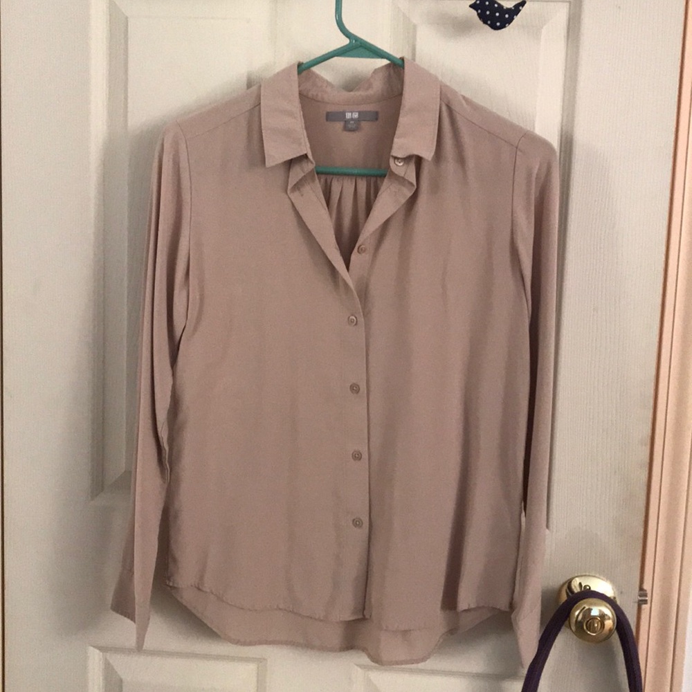 Uniqlo beige/tan rayon long-sleeve buttoned blouse